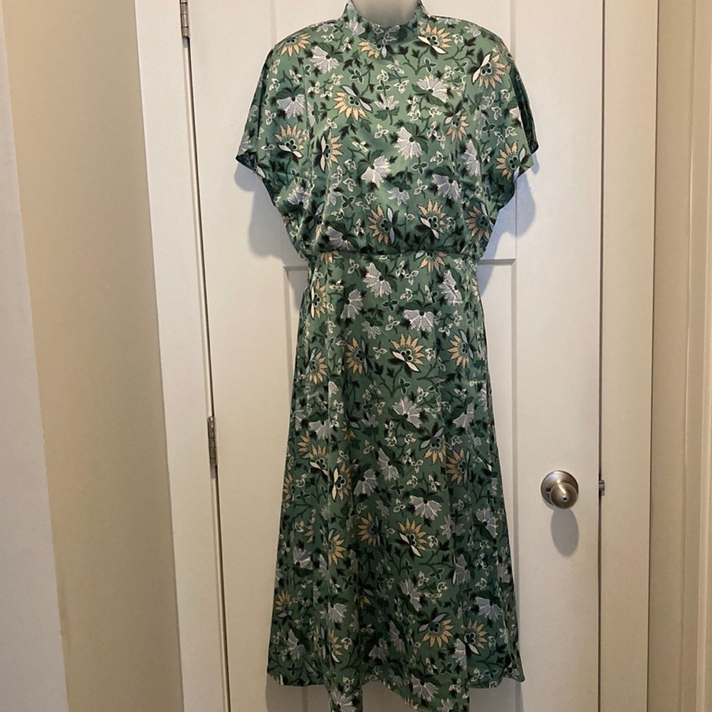 Beautiful , flare , Flowers 💐 dress 👗 , size-2, Green/beige/light blue/black